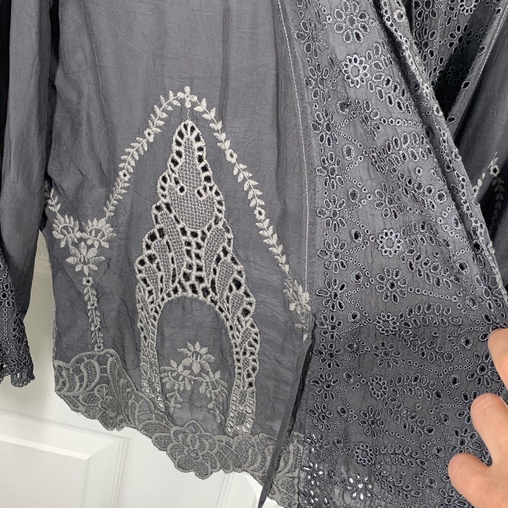 Johnny Was gray tie front shirt kimono embroidered top size medium - Picture 7 of 9